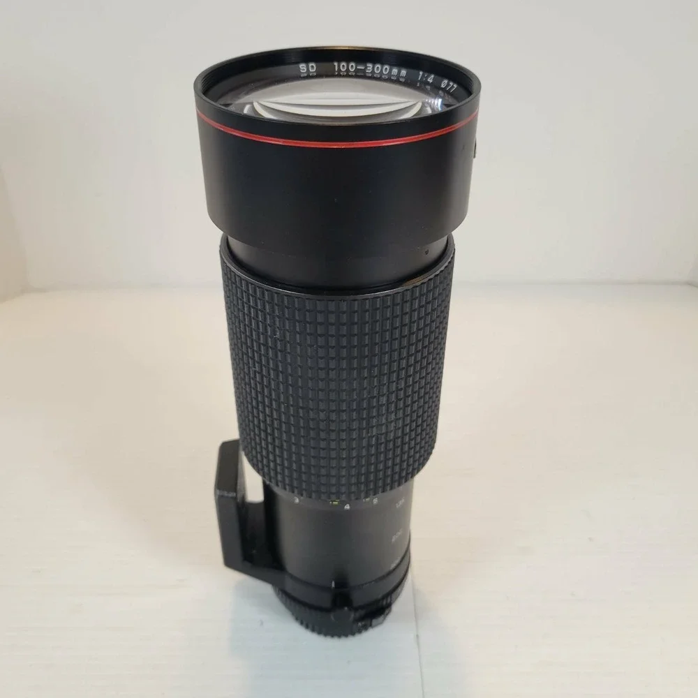 Tokina MF 100-300mm f4 AT-X SD Telephoto Zoom Lens for Minolta MD / MC w Case